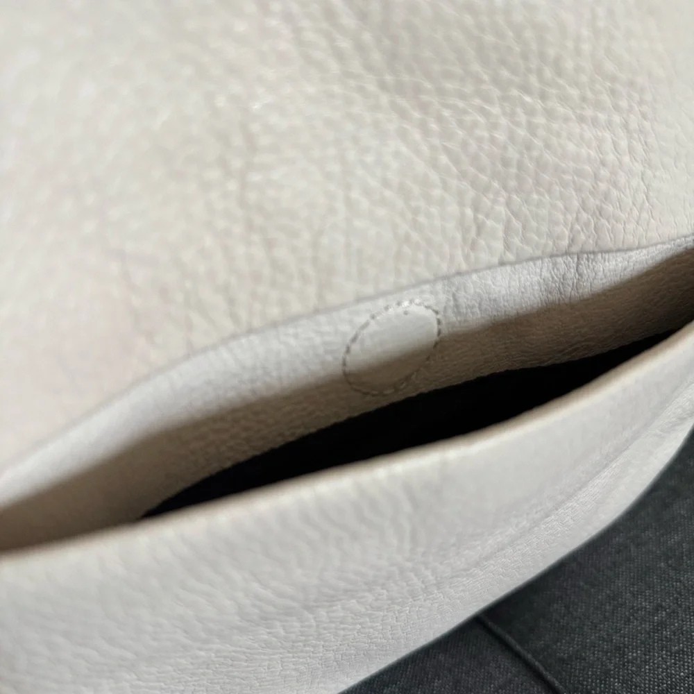 The Sak 100% Leather Cream Shoulder Bag - Picture 10 of 16